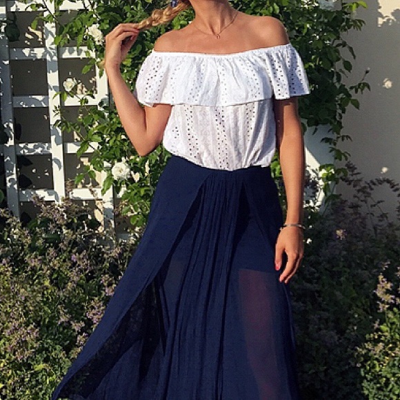 Style Envy Tops - 💭 WHITE PERFORATED STRAPLESS TOP!